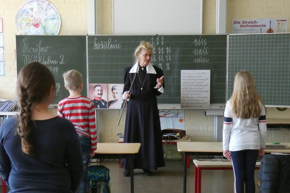 »Schule zur Kaiserzeit« geht auf Reisen und kann von den Schulen in der Region gebucht werden. Foto: Heinz-Theo Gerhards/LVR