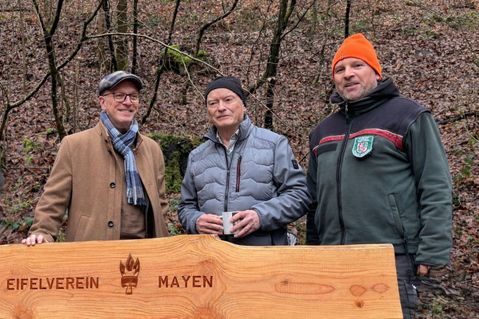 Mit einer gut besuchten Auftaktwanderung ist der Eifelverein Mayen erfolgreich in das Wanderjahr 2026 gestartet. Rund 60 wanderbegeisterte Mitglieder und Gäste versammelten sich am Schützenplatz in Mayen, um gemeinsam die neue Wandersaison zu eröffnen. Be