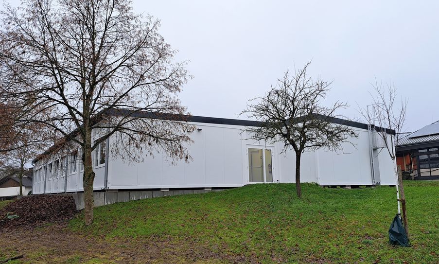 Ergänzungsgebäude in Container-Modulbauweise.