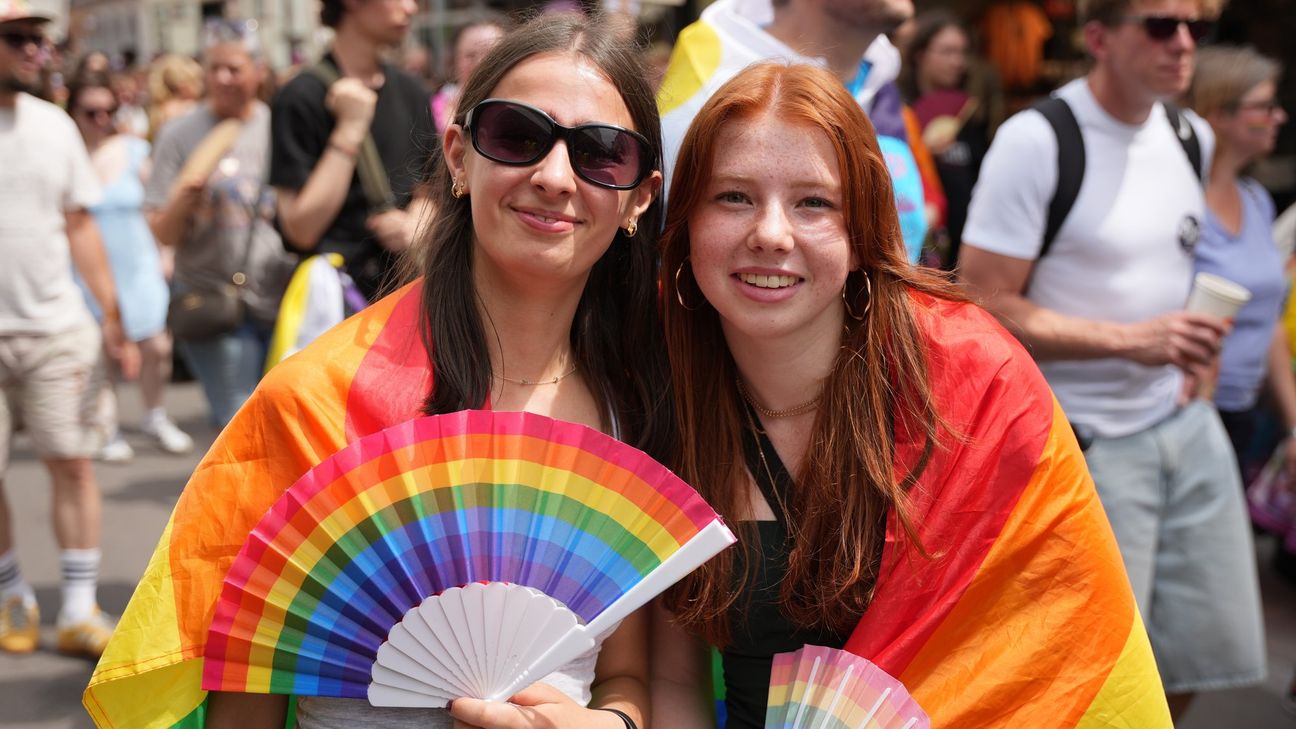 Bereits zuvor hatten sich mehr als 1000 Teilnehmende an der Porta Nigra versammelt.