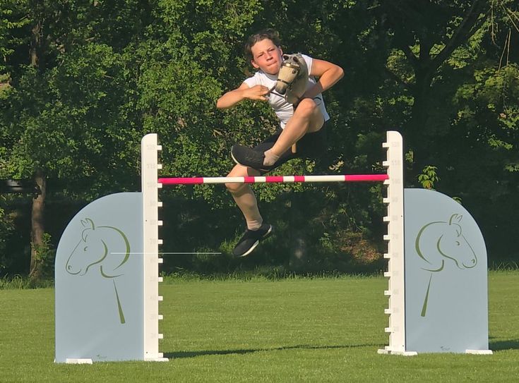 Beim Springen muss sie Hindernisse bis zu einem Meter Höhe überwinden.