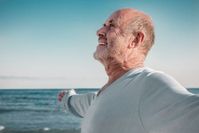 Mit ein paar Alltagshilfen können Senioren auch im Alter ein selbstbestimmtes und glückliches Leben führen. Bild: fotolia.com © detailblick-foto (#115286144)